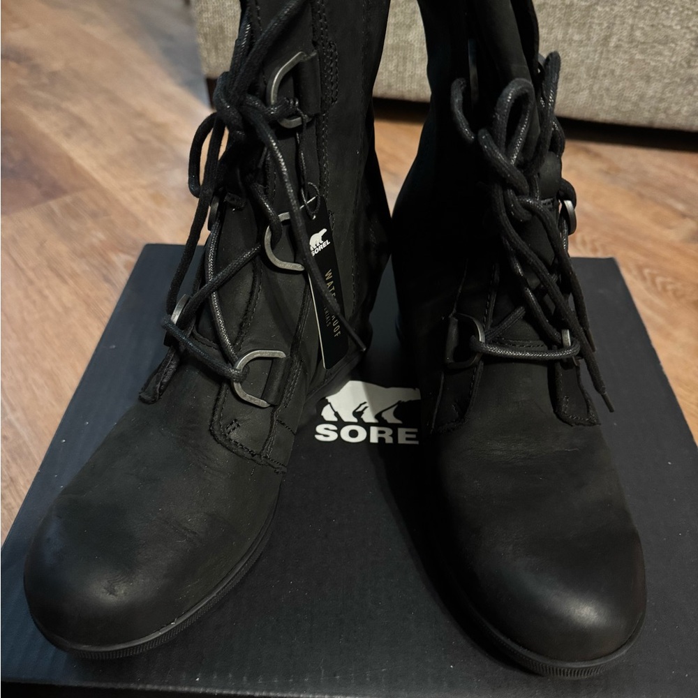 Sorel Black Lace Up Boots with Leather Finish